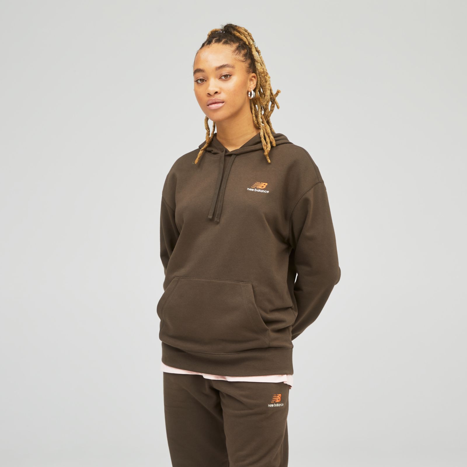 Толстовка NB Essentials uni-ssentials PO Hoodie цвет: коричневый – купить  оригинальный товар в официальном интернет-магазине New Balance в Москве,  Спб, России